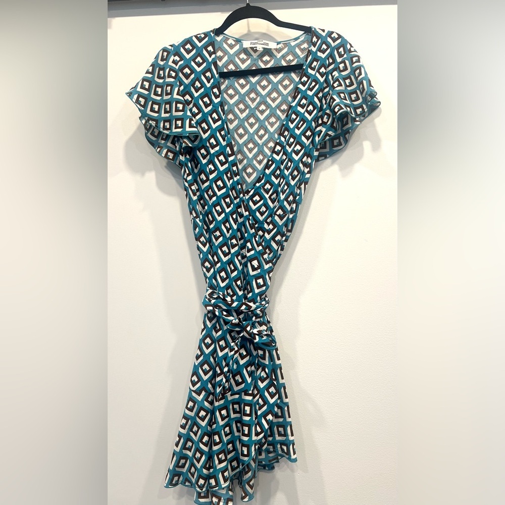 Diane von Furstenberg Avaya Ruffled Crepe Wrap Dress- Size M - Picture 5 of 11